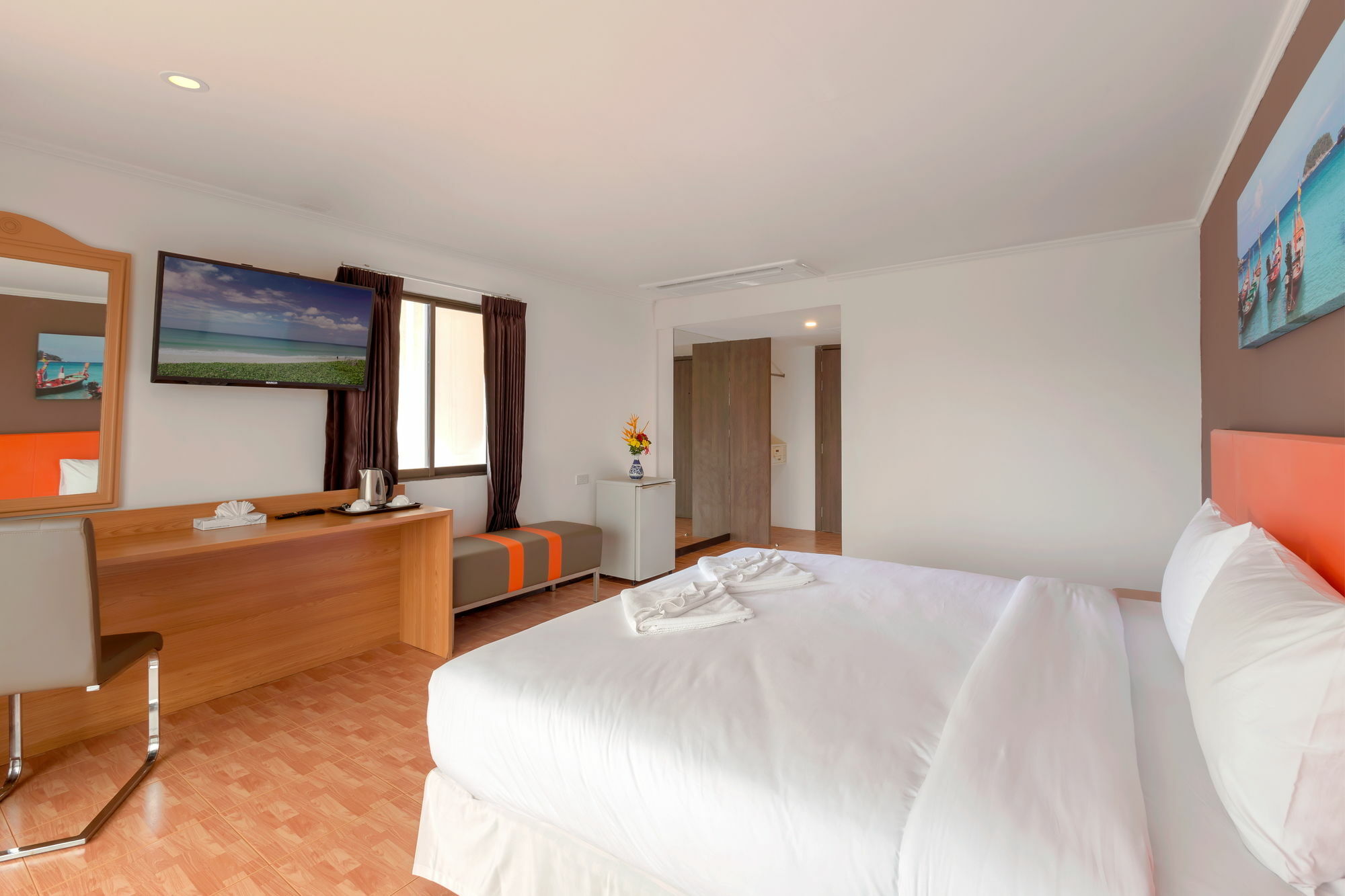 Patong 7Days Premium Hotel Phuket Exterior photo